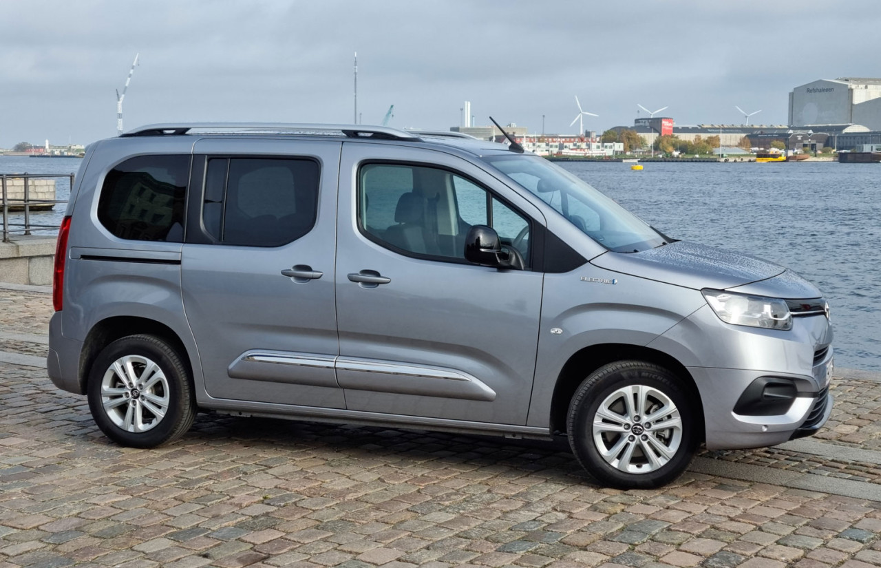 Toyota-Proace-City-Verso-Electric-FE