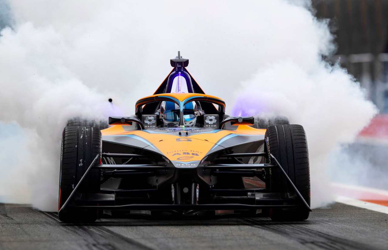 2023-FE-McLaren-Hughes-Valencia22-test-FE
